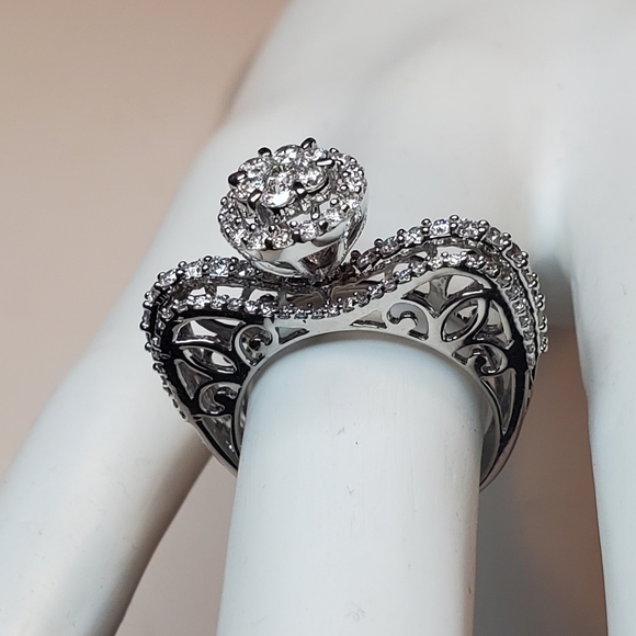 Original Design 14K white Gold Diamond Ring - Picture 3 of 11